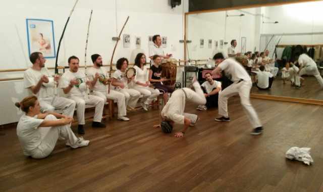 Bari tra lotta, danza e gioco:  il mondo della Capoeira brasiliana